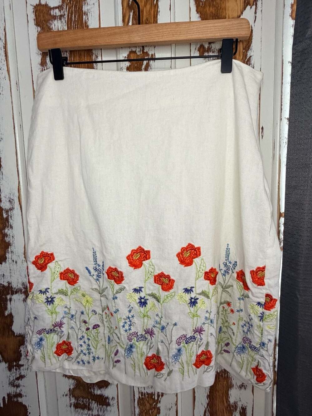 Bushwacker White Linen Blend Wildflower Embroidered Skirt Size 10 Cottagecore